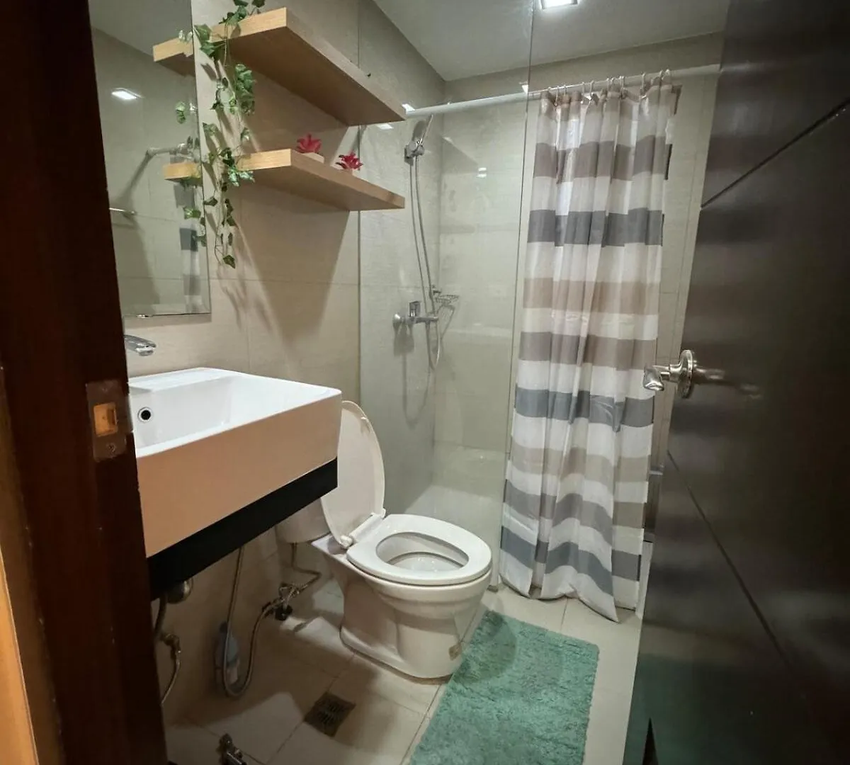 Apartment Staycation Near Venice Mall Mckinley Taguig Manila Philippines